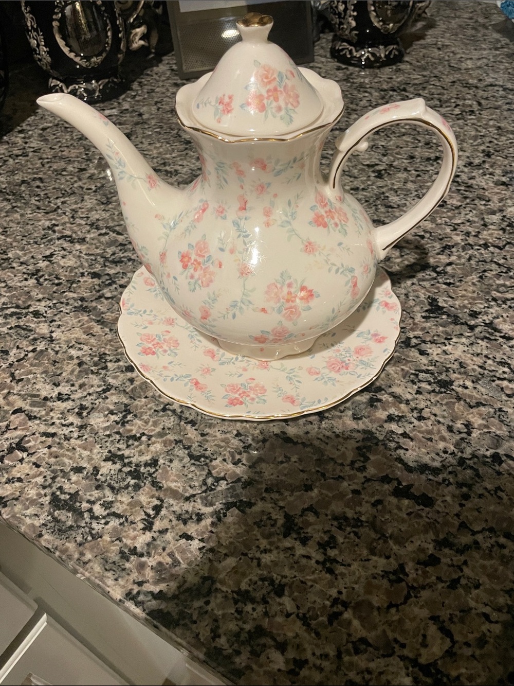 Ashland Cream Porcelain Tea Set with Pink Floral Pattern and Gold Trim